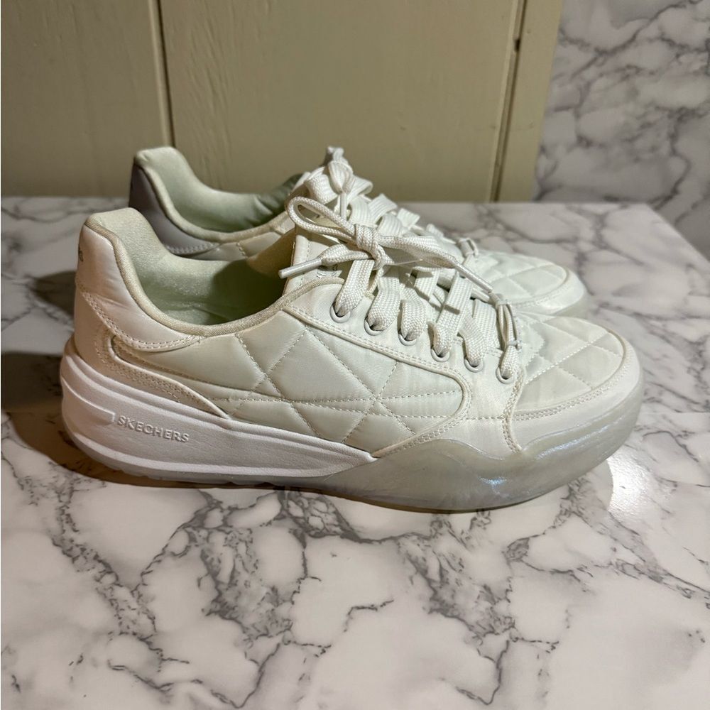 NEW Skechers Denali Subtle Spark Women`s Sneakers Skechers White Quilted - Picture 2 of 10